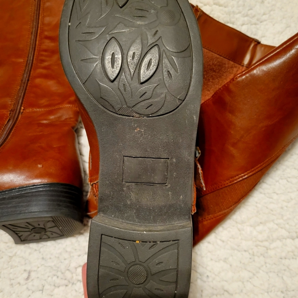 Size 8.5 woman's Stride Life boots